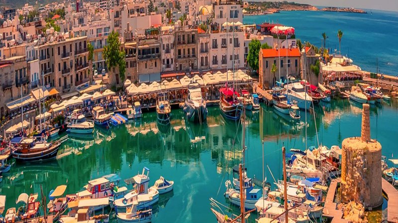 قبرس وپېژنئ