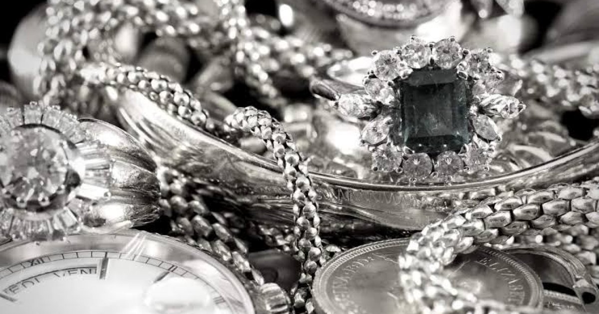 څنګه د سپینو زرو له اصل توب څخه ځان ډاډه کړو؟