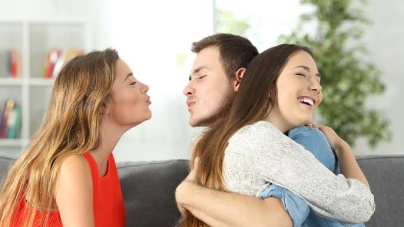 ځینې نارینه ولې له خپلې مېرمنې سره خیانت کوي؟