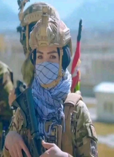 نقاب لرونکې انجلۍ ناول